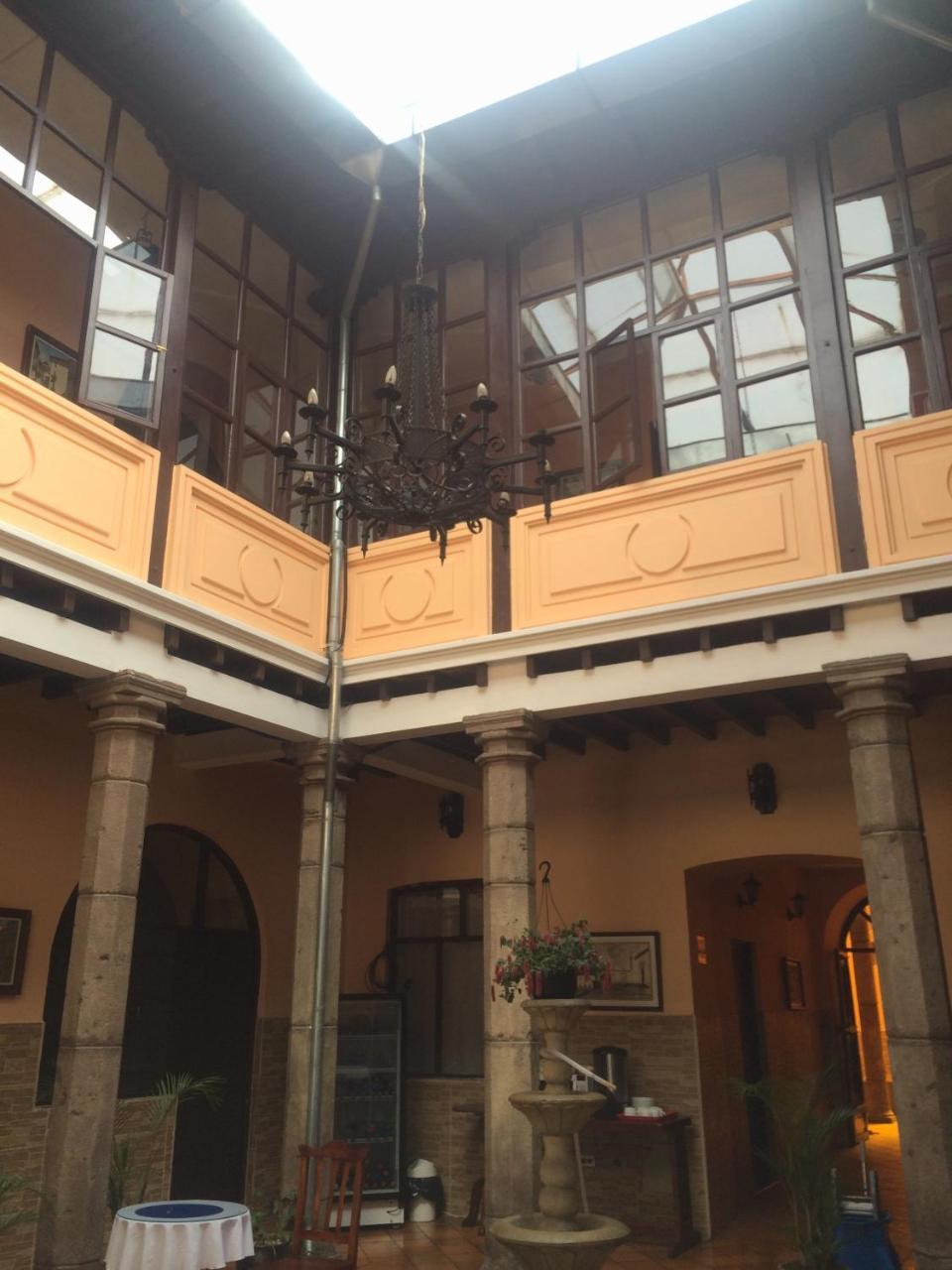 Hotel Catedral Quito Buitenkant foto