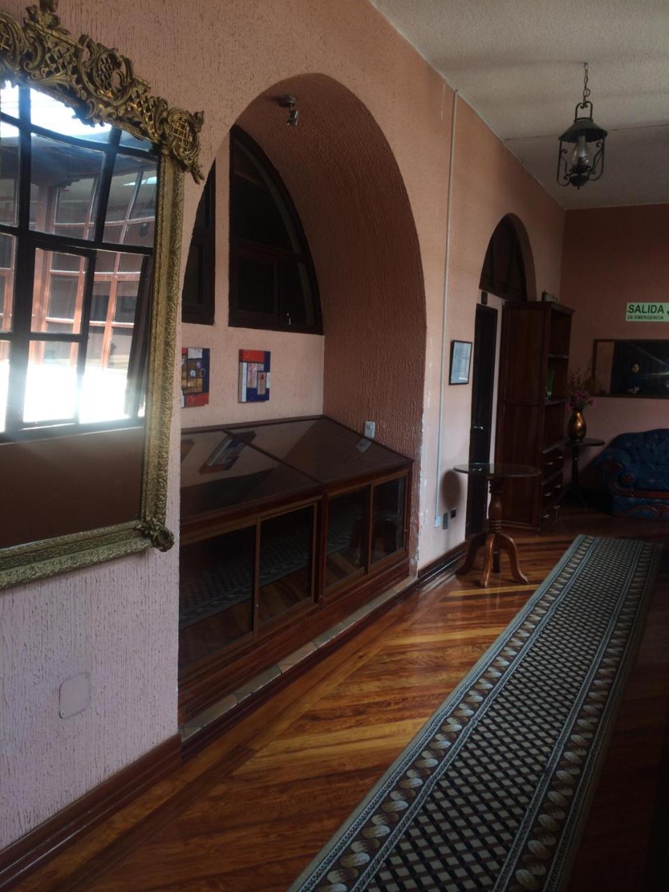 Hotel Catedral Quito Buitenkant foto